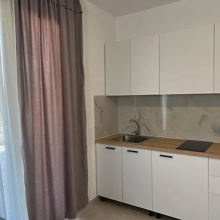 Apartament 3rd Floor Mali I Robit Golem (Tirana)