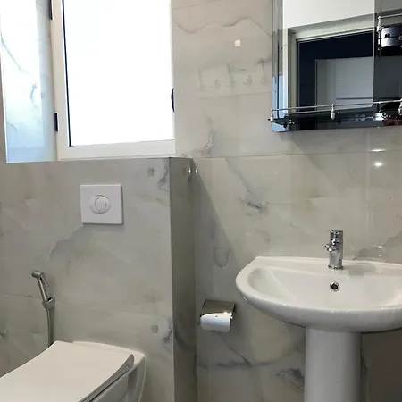 Apartament 3rd Floor Mali I Robit Golem (Tirana)