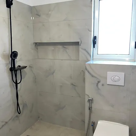 3rd Floor Mali I Robit Apartament