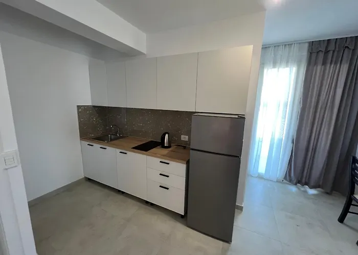 3rd Floor Mali I Robit Golem (Tirana)